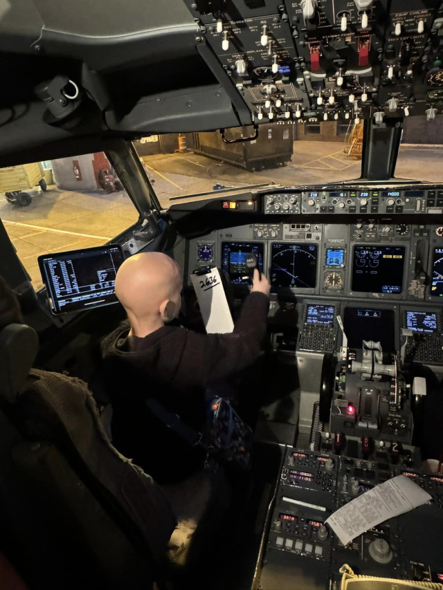 Elias in Cockpit